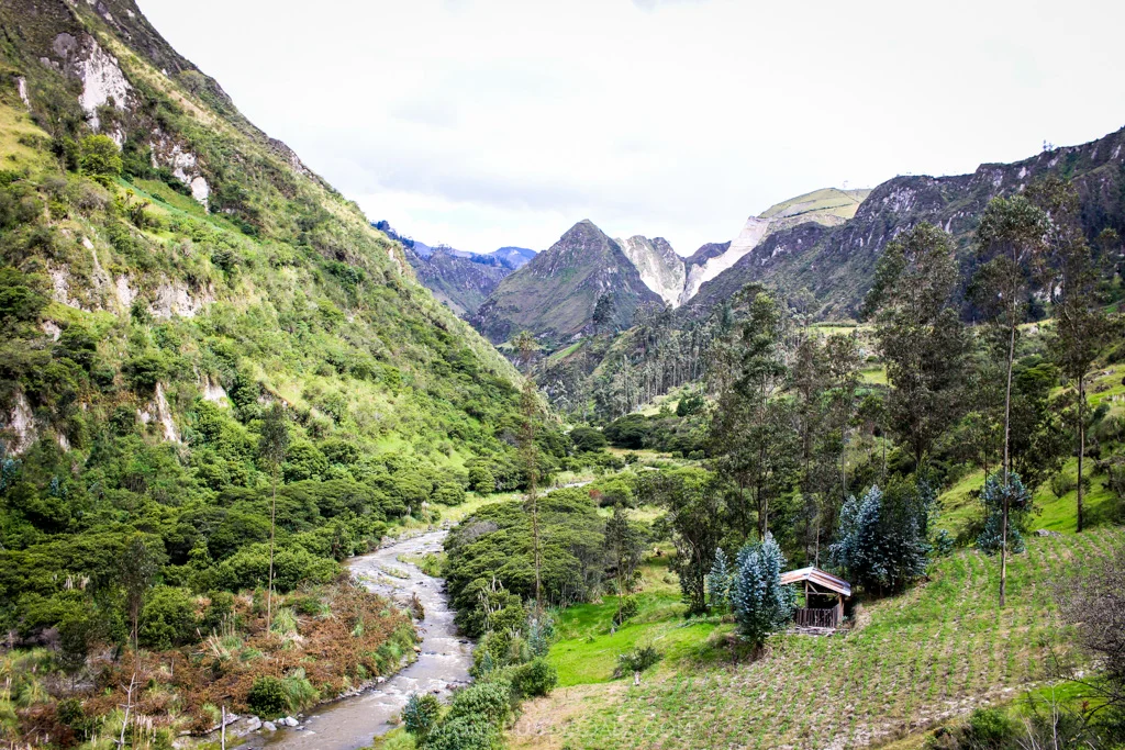 10 Things to Know Before Hiking the Quilotoa Loop ALONG DUSTY ROADS